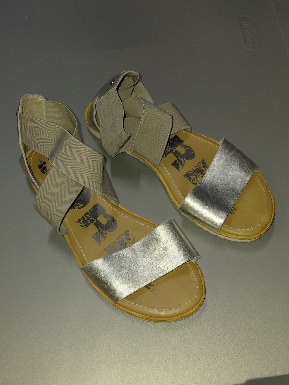 SOREL 8 Womens Silver Metallic Elastic Strap Sandals comfy Casual